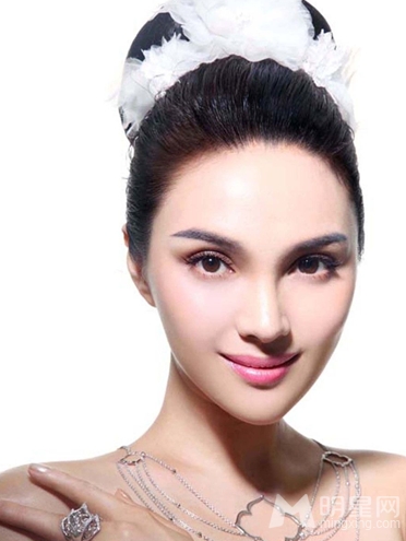 中国女演员姚美伊的性感图片