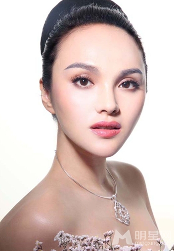 中国女演员姚美伊的性感图片