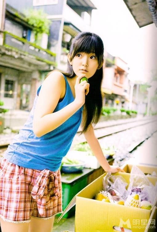 日本歌手铃木爱理甜美日系风写真