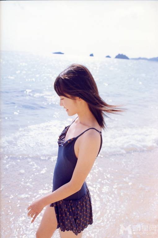 日本歌手铃木爱理甜美日系风写真