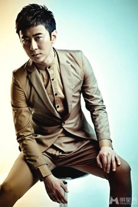 中国80后型男明星高梓淇西装写真