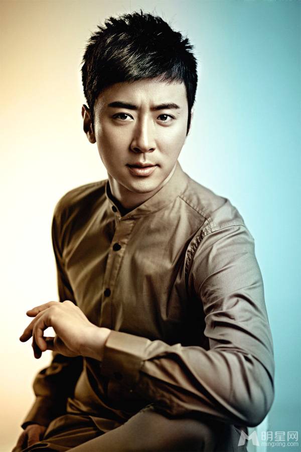 中国80后型男明星高梓淇西装写真