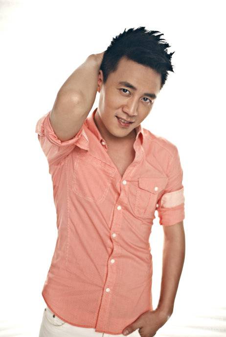 杜淳写真照尽显阳光型男魅力