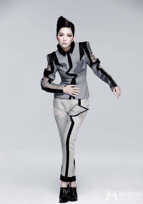 Ella新mv大扮时尚朋克女王