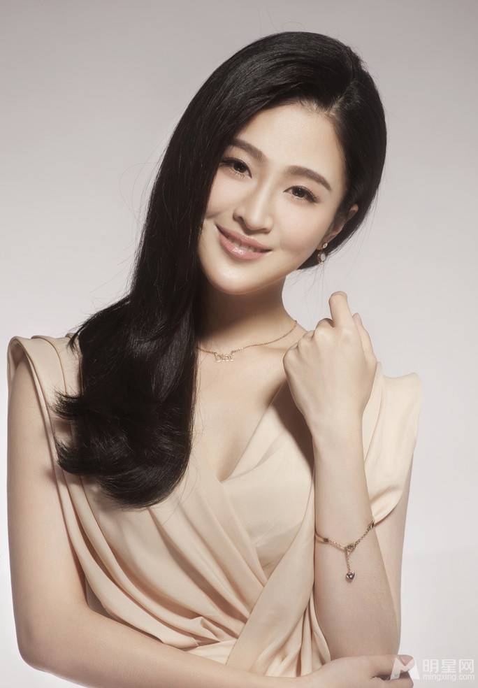 新生代演员林伊婷时尚写真集