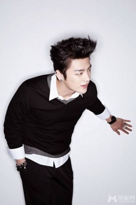 韩国男明星徐仁国黑白西服写真壁纸