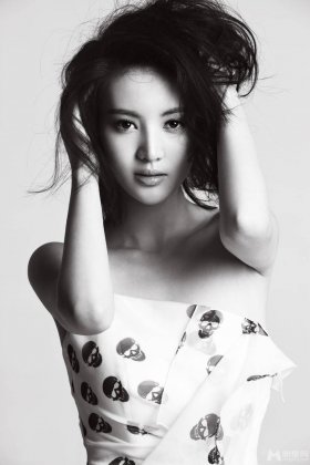 中国美女明星金晨白色长裙清纯写真