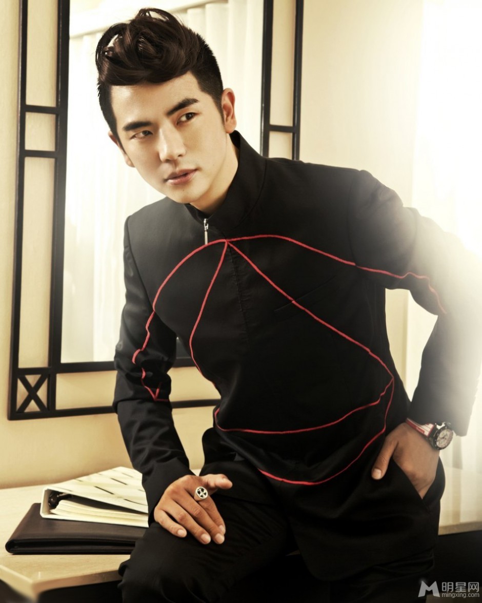 中国时尚男星张晓龙英伦风写真大片