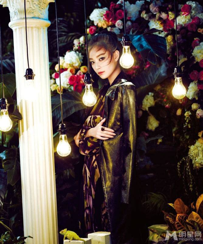 演员倪妮置身花海唯美写真