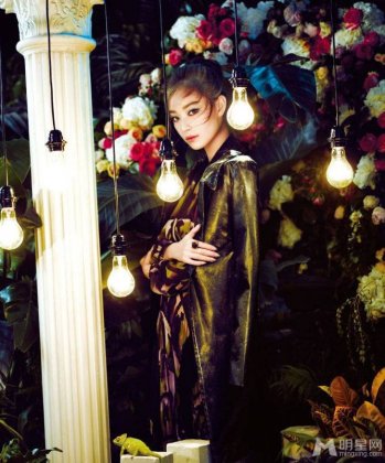 演员倪妮置身花海唯美写真