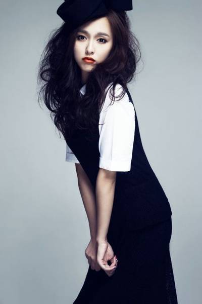 女神唐嫣写真集 红唇显其性感