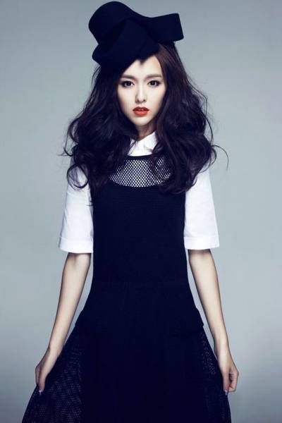 女神唐嫣写真集 红唇显其性感