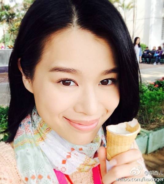 胡杏儿结婚后微博晒个性美照