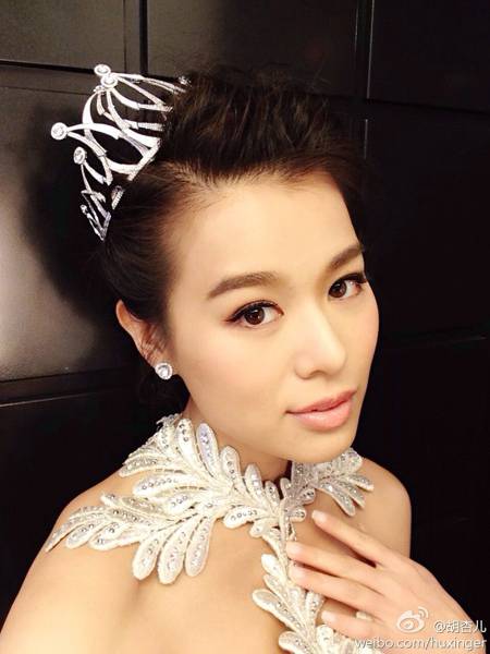 胡杏儿结婚后微博晒个性美照