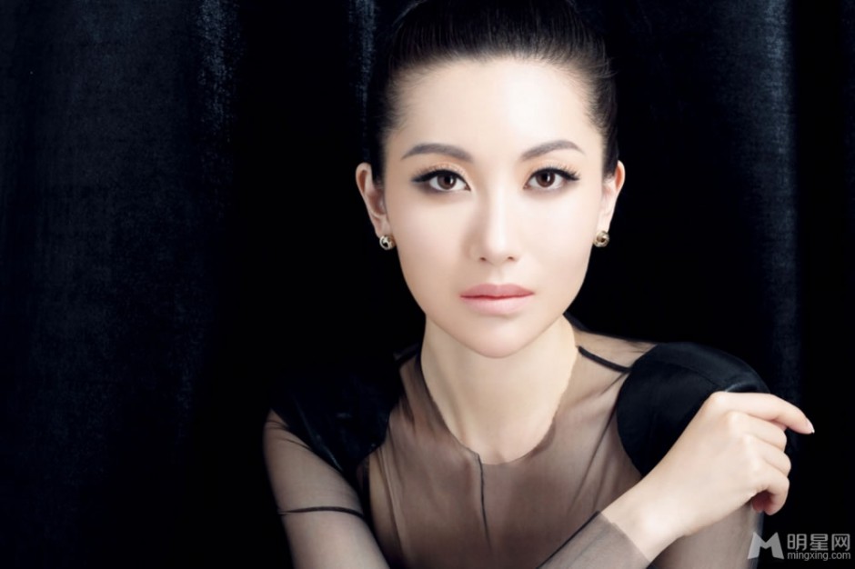 芈月传演员殷旭透视黑纱长裙性感写真