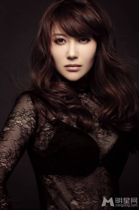 芈月传演员殷旭透视黑纱长裙性感写真