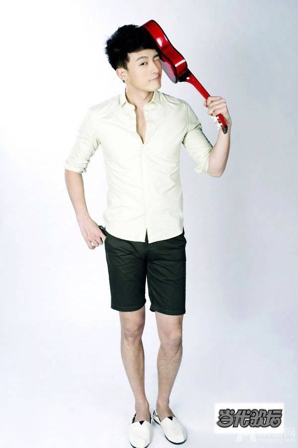 明星孙艺洲帅气音乐写真图片