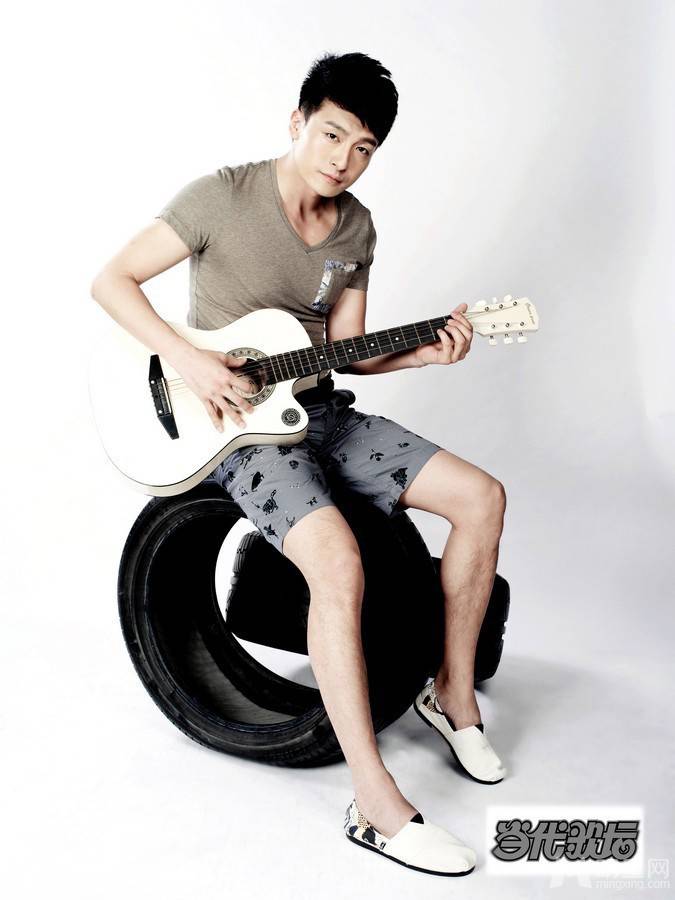 明星孙艺洲帅气音乐写真图片