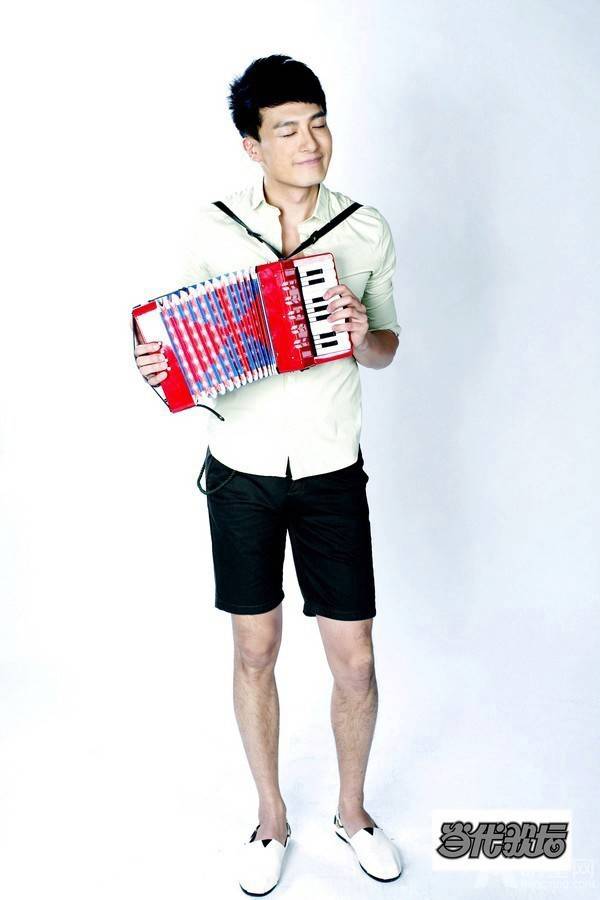 明星孙艺洲帅气音乐写真图片