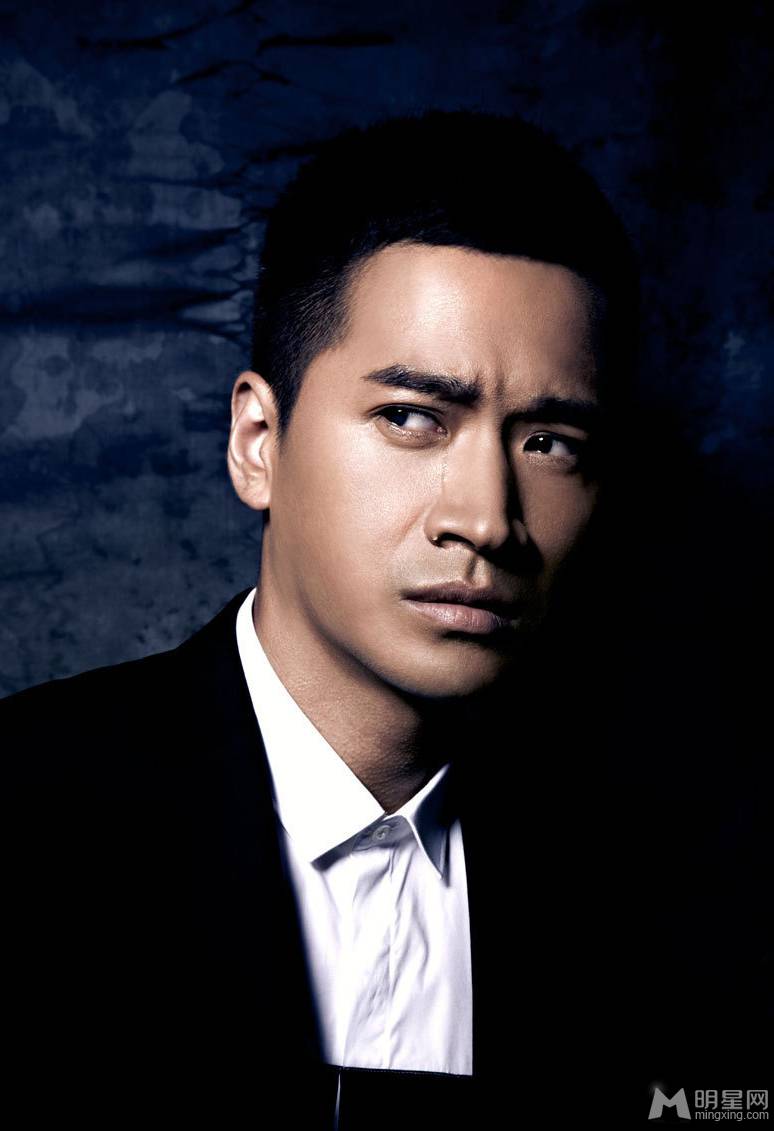 男神何晟铭气质伤感写真图片