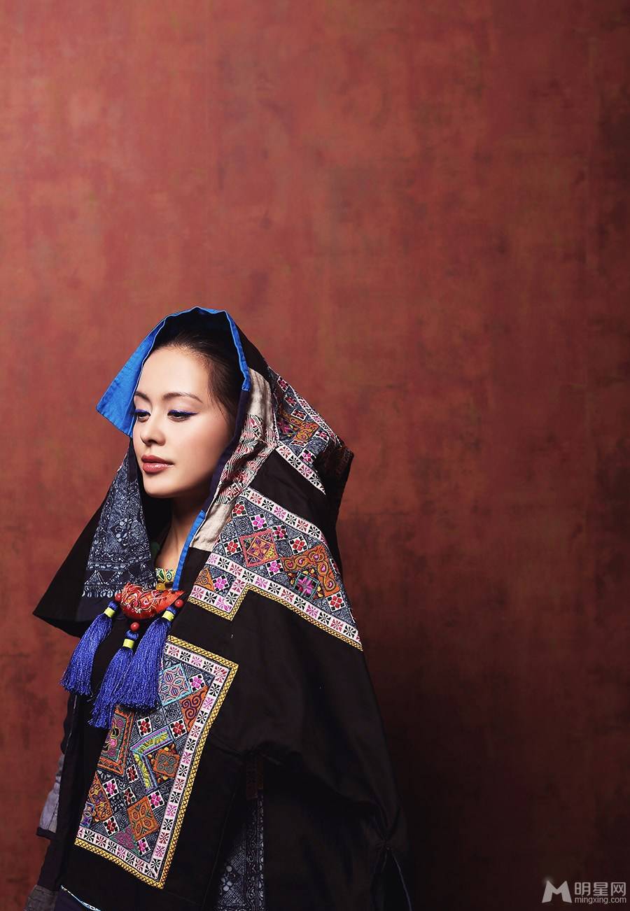 演员王力可妩媚迷人写真图片