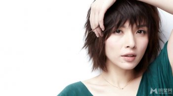 勒东老婆李佳清新裸妆图片