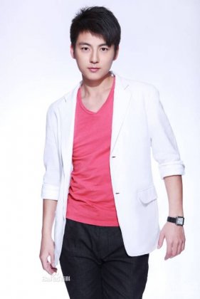 演员王建福青春帅气短发写真图片