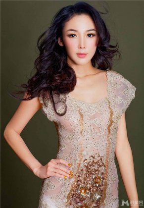 阿筎那性感露背长裙图片写真