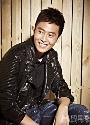 阳光型男明星李昊臻帅气图片大全