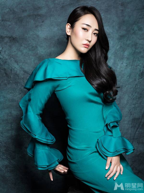 古典气质明星高姝瑶冷艳写真图片