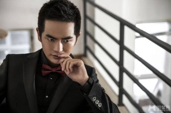男神演员张晓龙帅气的照片