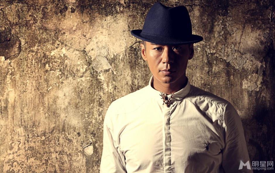 硬汉型男演员徐佳写真大片