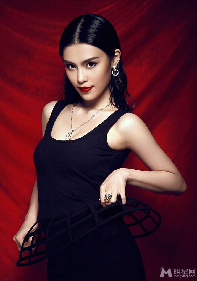 性感红唇美女演员韩丹彤迷人写真