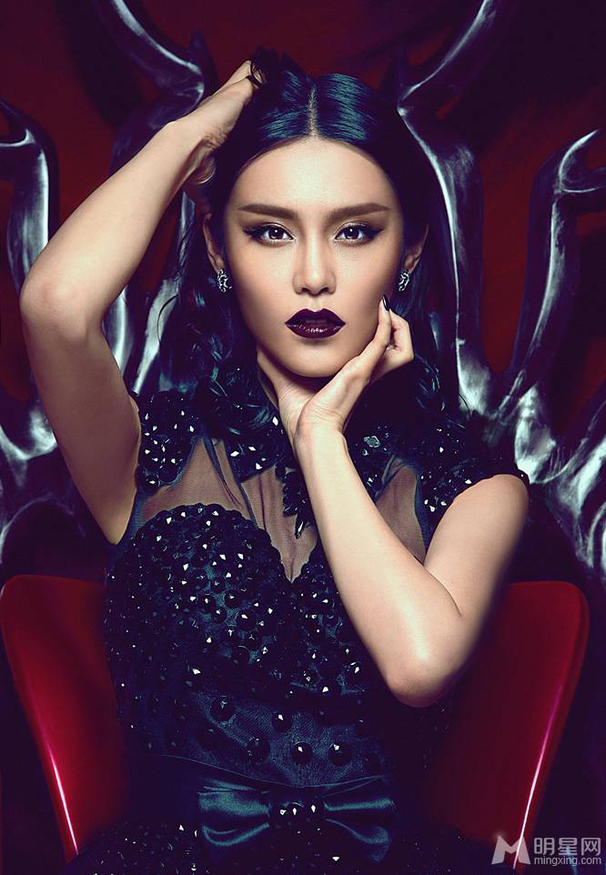 性感红唇美女演员韩丹彤迷人写真
