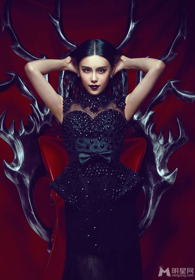 性感红唇美女演员韩丹彤迷人写真