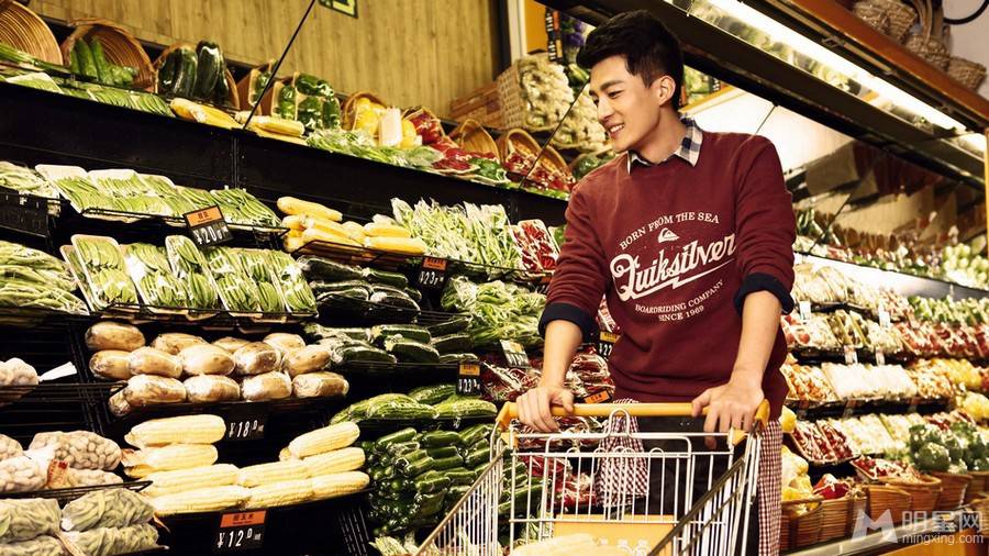 孙艺洲时尚休闲帅气图片