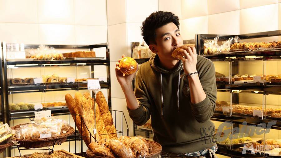 孙艺洲时尚休闲帅气图片