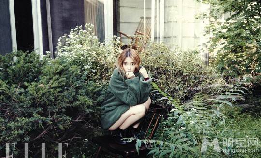 韩国女明星李智恩时尚大片