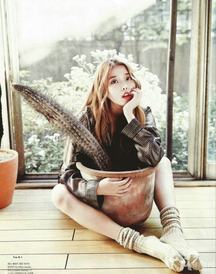 韩国女明星李智恩时尚大片