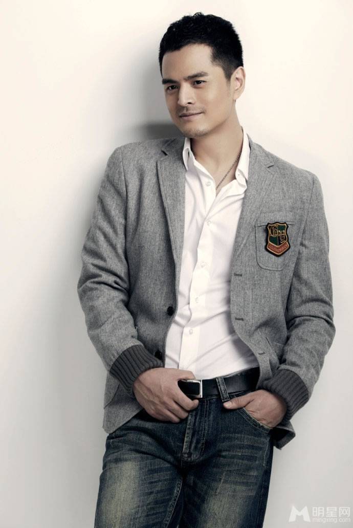 中国内地男演员边原型男写真大片