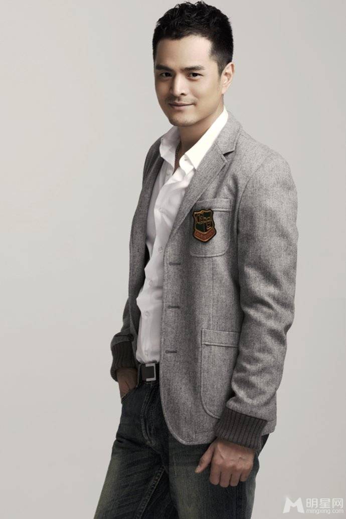 中国内地男演员边原型男写真大片