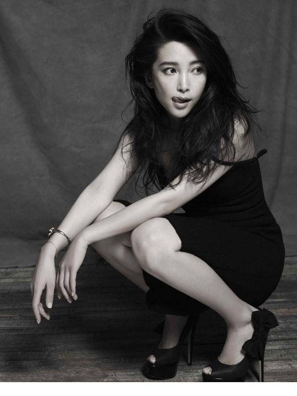 演员李冰冰时尚黑白摄影图片