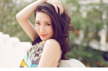 刘梓妍民族风复古长裙街拍照