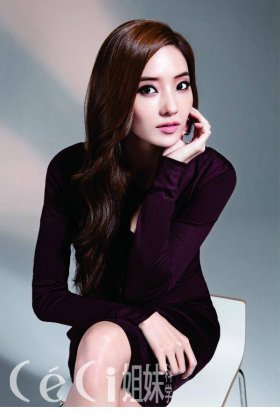 韩国演员韩彩英时尚大片