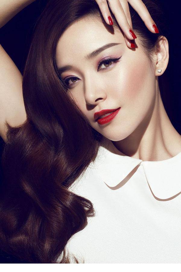 新红楼梦演员阚清子烈焰红唇诱惑