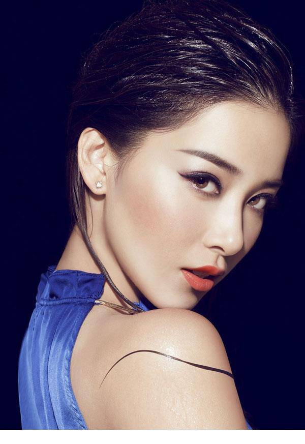 新红楼梦演员阚清子烈焰红唇诱惑