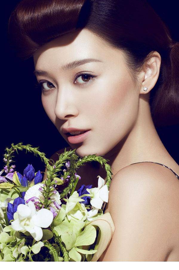 新红楼梦演员阚清子烈焰红唇诱惑