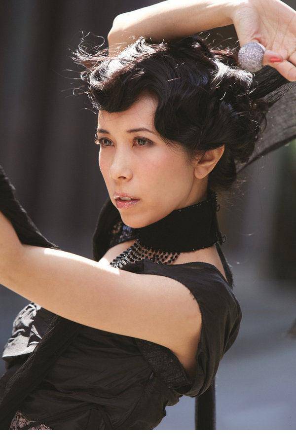 明星莫文蔚轻复古造型图片