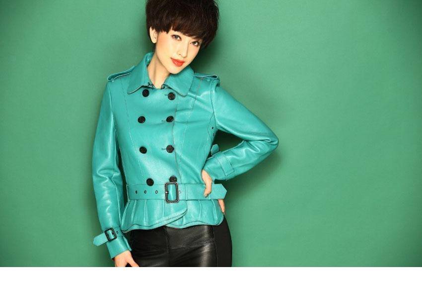 紧身皮衣女郎张俪短发美照