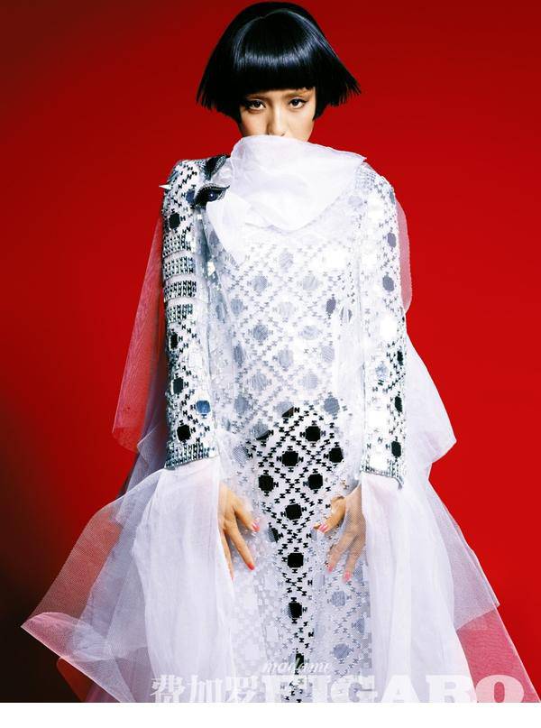 影视演员佟丽娅短发造型清新俏皮